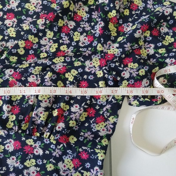 CUPCAKES AND CASHMERE | Meg Puff Sleeve Blouse - Picture 9 of 9